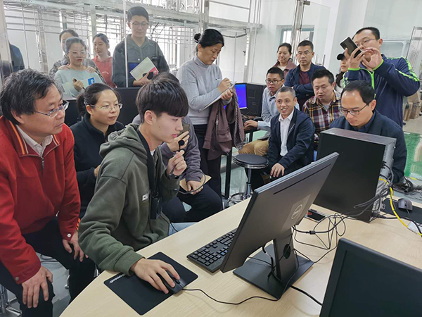 公司赴江西農業(yè)大學進行項目培訓