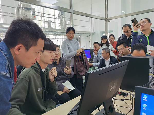 公司赴江西農業(yè)大學進行項目培訓